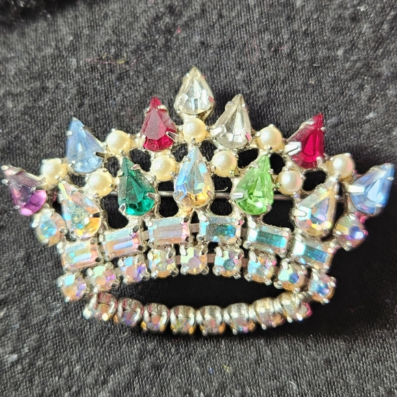Vintage crown stamped brooch.  B David - Picture 3 of 3